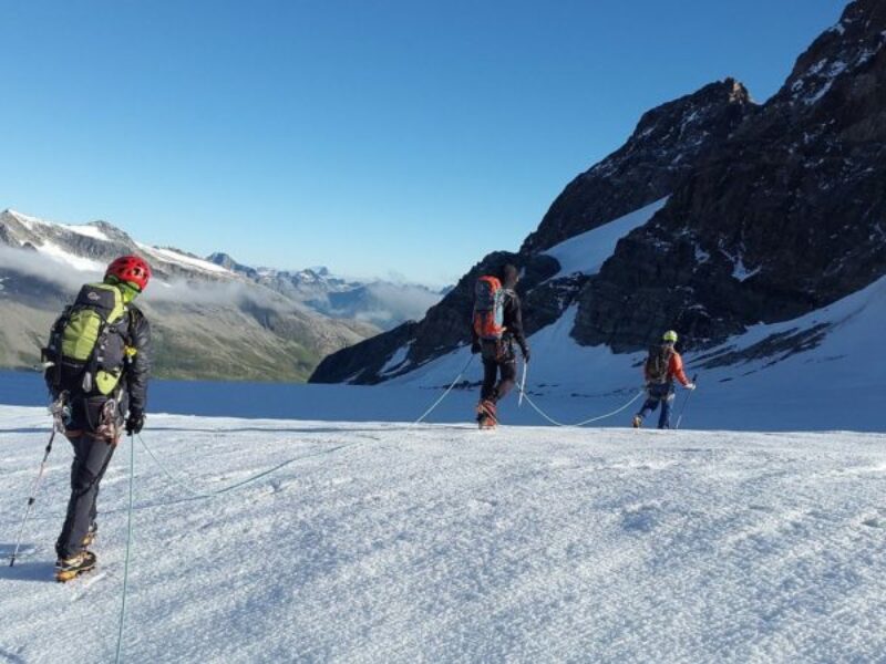 Conseils pour bien choisir un guide de haute montagne dans les Alpes